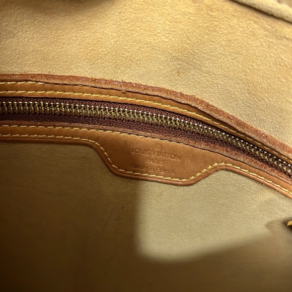 Louis Vuitton GM Loop Bag ~Authentic~ - Picture 10 of 16